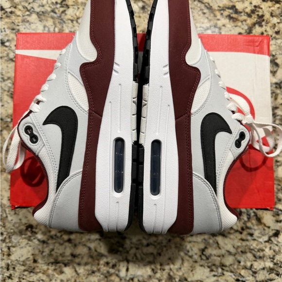 🌟🌟🌟LIKE NEW IN BOX NIKE AIR MAX 1🌟🌟🌟